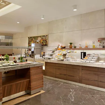 فندق Ramada By Wyndham Gemli̇k 4*