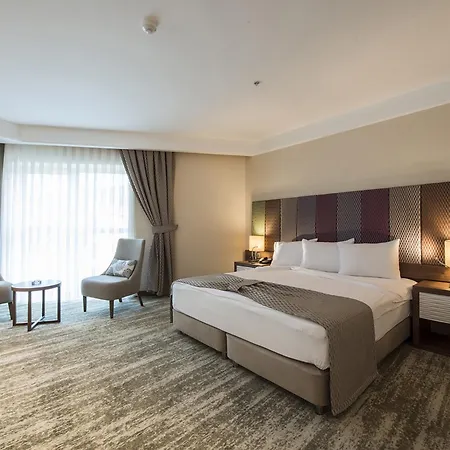 Ramada By Wyndham Gemli̇k מלון 4*