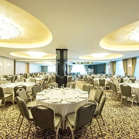 Ramada By Wyndham Gemli̇k מלון