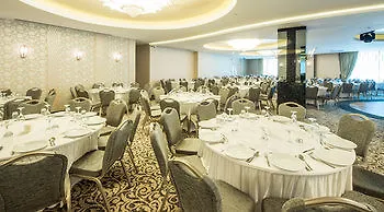 Ramada By Wyndham Gemli̇k מלון