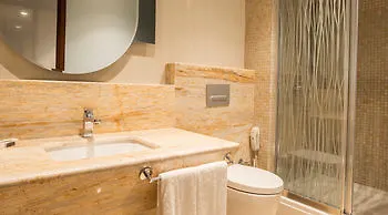 Ramada By Wyndham Gemli̇k Hotel 4*